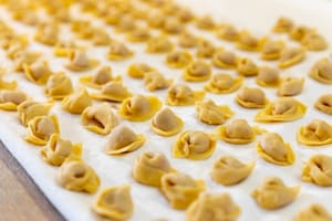 Preparazione Cappelletti in brodo di nonna Nicoletta - Fase 5
