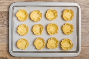 Preparazione Cestini di brisée con mele, robiola e noci pecan - Fase 3