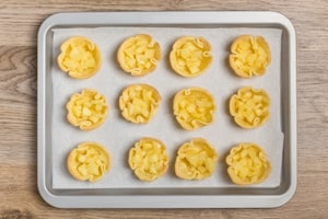 Preparazione Cestini di brisée con mele, robiola e noci pecan - Fase 3