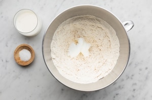 Preparazione Crescentine modenesi (tigelle) - Fase 1