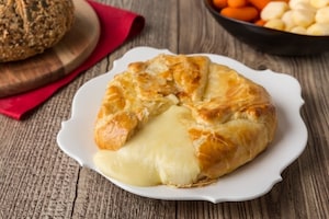 Preparazione Fonduta di brie in crosta - Fase 3