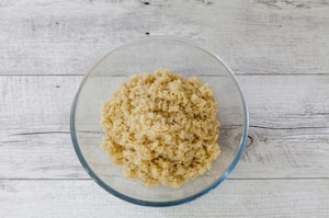 Preparazione Insalata di radicchio con quinoa, mirtilli rossi e pistacchi  - Fase 1