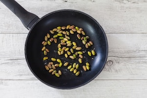 Preparazione Insalata di radicchio con quinoa, mirtilli rossi e pistacchi  - Fase 2