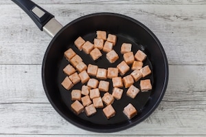 Preparazione Insalata di salmone con quinoa, cavolfiore, cipolla rossa caramellata e melagrana  - Fase 1