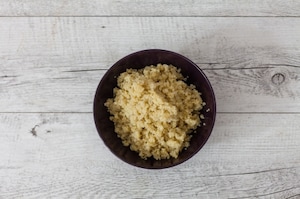 Preparazione Insalata di salmone con quinoa, cavolfiore, cipolla rossa caramellata e melagrana  - Fase 2