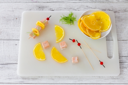Preparazione Mini spiedini di salmone con arancia, finocchietto e pistacchi  - Fase 2 Preparazione Mini spiedini di salmone con arancia, finocchietto e pistacchi  - Fase 2