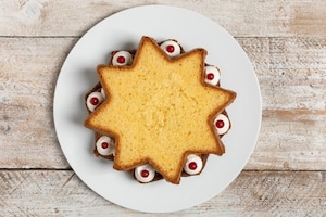 Preparazione Pandoro farcito con crema alla vaniglia e frutti di bosco - Fase 3