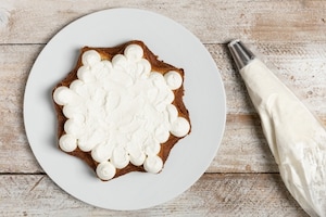 Preparazione Pandoro farcito con crema alla vaniglia e frutti di bosco - Fase 2