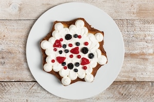 Preparazione Pandoro farcito con crema alla vaniglia e frutti di bosco - Fase 2