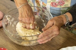 Preparazione Pizza di scarola di nonna Marisa - Fase 1