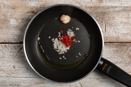 Preparazione Risotto ai gamberi e gin - Fase 1 Preparazione Risotto ai gamberi e gin - Fase 1