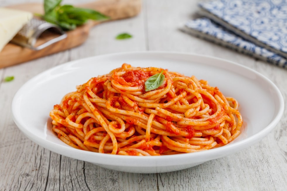 Spaghetti al pomodoro ricetta