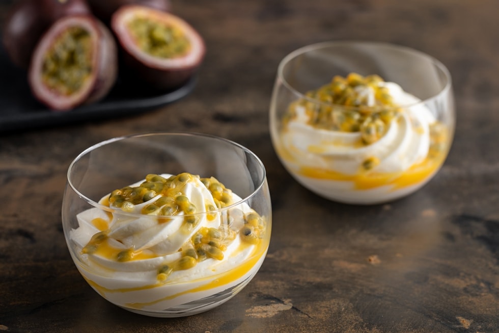 Mousse allo yogurt e passion fruit ricetta