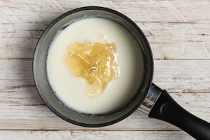 Preparazione Mousse allo yogurt e passion fruit - Fase 1