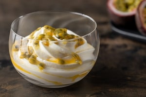 Preparazione Mousse allo yogurt e passion fruit - Fase 4
