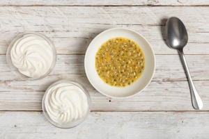 Preparazione Mousse allo yogurt e passion fruit - Fase 3