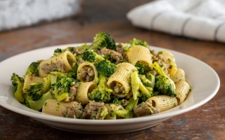 Pasta con broccoli e salsiccia Pasta con broccoli e salsiccia