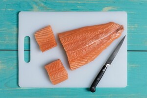 Preparazione Bocconcini di salmone alla senape e corn flakes - Fase 1
