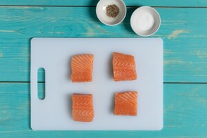 Preparazione Bocconcini di salmone alla senape e corn flakes - Fase 1