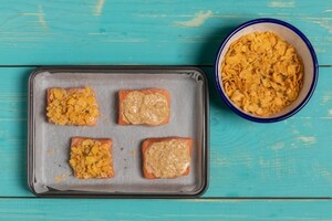 Preparazione Bocconcini di salmone alla senape e corn flakes - Fase 3