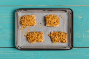 Preparazione Bocconcini di salmone alla senape e corn flakes - Fase 3
