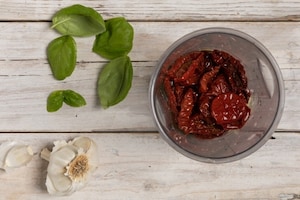 Preparazione Bocconcini di scamorza fritti con pesto di pomodori secchi - Fase 1
