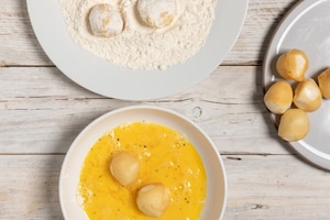 Preparazione Bocconcini di scamorza fritti con pesto di pomodori secchi - Fase 3