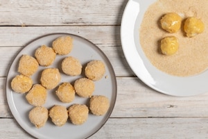 Preparazione Bocconcini di scamorza fritti con pesto di pomodori secchi - Fase 3