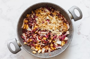Preparazione Chutney di radicchio di Chioggia, arancia e frutta secca  - Fase 4