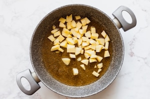 Preparazione Chutney di radicchio di Chioggia, arancia e frutta secca  - Fase 2