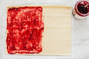 Preparazione Girelle di pasta sfoglia alla marmellata - Fase 1