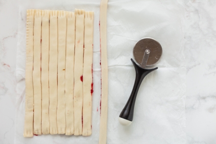 Preparazione Girelle di pasta sfoglia alla marmellata - Fase 2 Preparazione Girelle di pasta sfoglia alla marmellata - Fase 2
