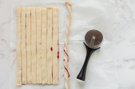 Preparazione Girelle di pasta sfoglia alla marmellata - Fase 2 Preparazione Girelle di pasta sfoglia alla marmellata - Fase 2