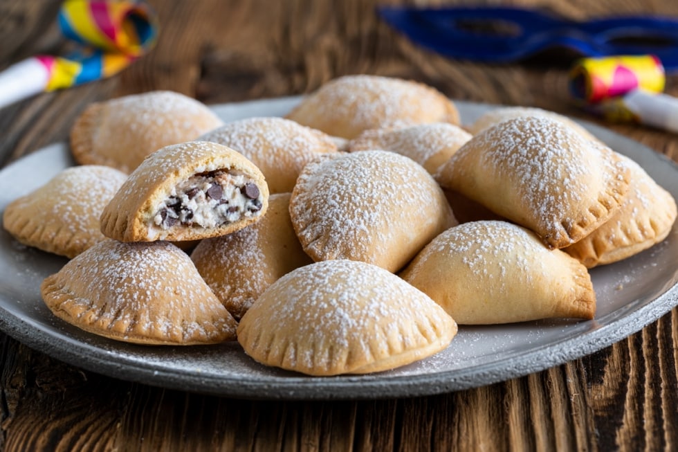 Ravioli dolci di Carnevale al forno ricetta