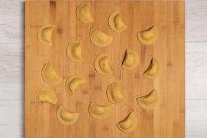 Preparazione Ravioli dolci di Carnevale al forno - Fase 3