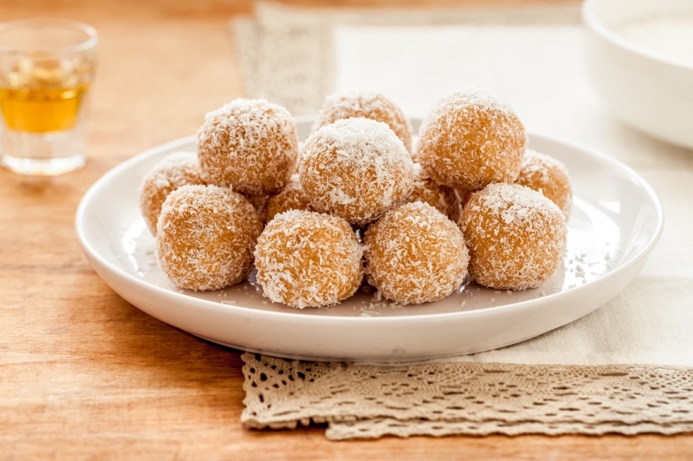 Tartufini cocco, cioccolato bianco e limone ricetta