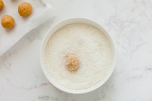 Preparazione Tartufini cocco, cioccolato bianco e limone - Fase 3