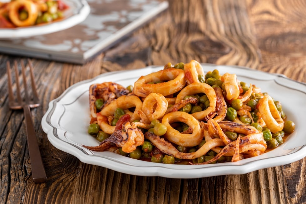 Calamari con piselli ricetta