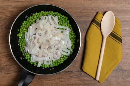 Preparazione Calamari con piselli - Fase 1 Preparazione Calamari con piselli - Fase 1