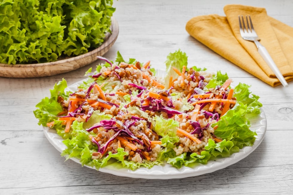 Cestini di insalata di Lusia IGP con bulgur, carote e noci pecan  ricetta