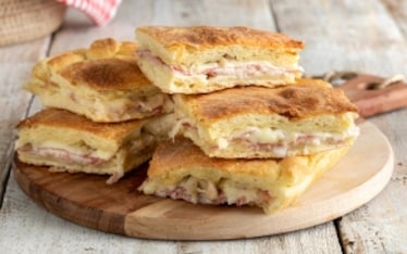 Focaccia farcita