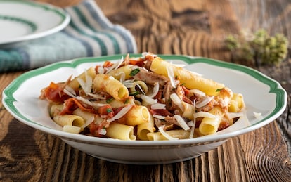 Pasta con tonno e acciughe
