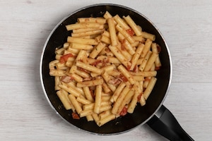 Preparazione Pasta con tonno e acciughe - Fase 3