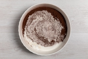 Preparazione Torta al cioccolato senza uova - Fase 1