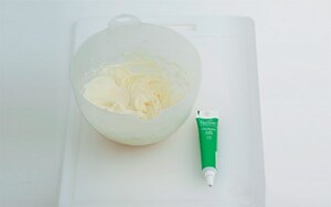 Preparazione Cupcakes pasquali di mele, noci e carote - Fase 1