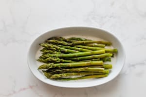 Preparazione Gratin di asparagi verdi, toma e nocciole - Fase 2