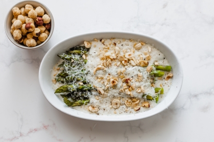 Preparazione Gratin di asparagi verdi, toma e nocciole - Fase 3 Preparazione Gratin di asparagi verdi, toma e nocciole - Fase 3