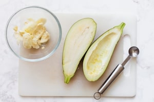 Preparazione Melanzane ripiene di pasta - Fase 1