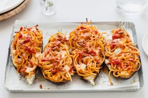 Preparazione Melanzane ripiene di pasta - Fase 4