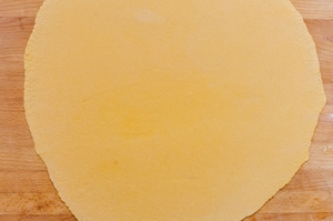 Preparazione Rotolo di pasta all'uovo ripieno con melanzane, prosciutto cotto e scamorza - Fase 3